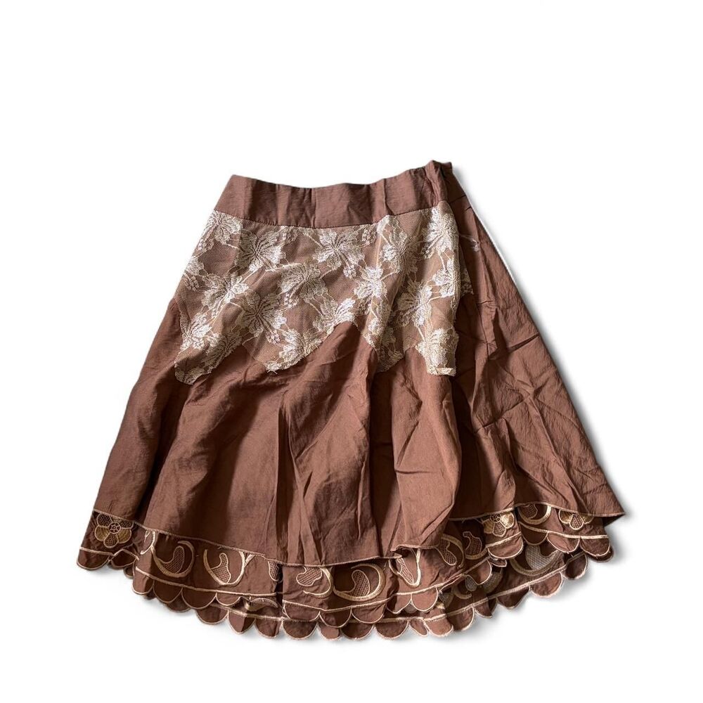 Young Essence Brown midi skirt with lace and floral details. Size: S